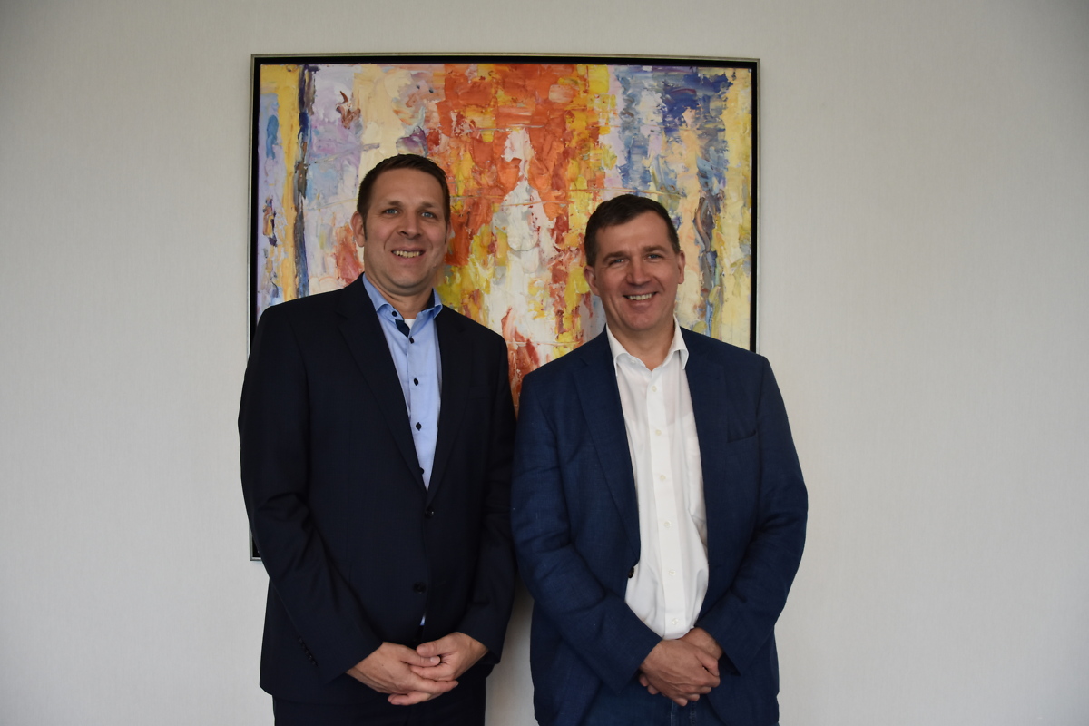 Zwei Personen - Vorstand, links Tobias Landstorfer, rechts Jürgen Schipek
